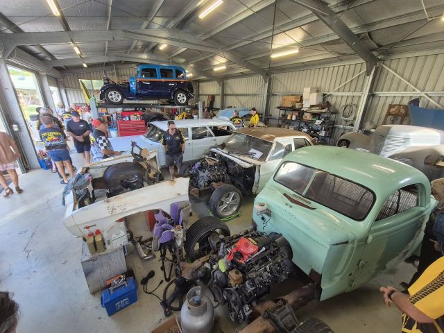 Garage Crawl 008