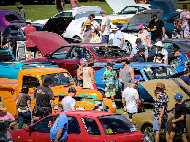 Cars_and_people